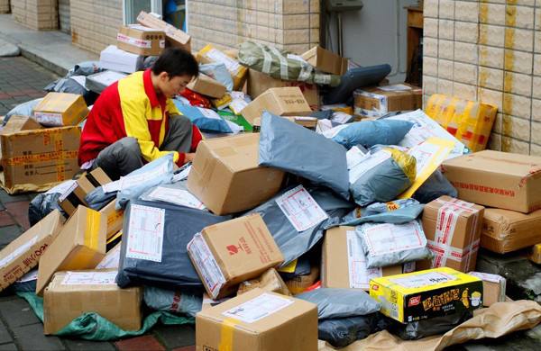 进入春节模式：多家快递企业加收10元服务费