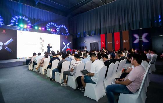 看Oclean X智能触屏电动牙刷如何个护口腔夺冠