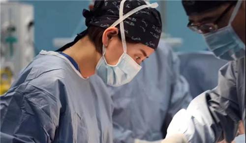 爱奇艺《中国医生》战疫版5月13日全网独播