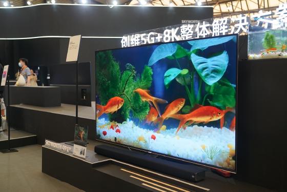 5G+8K OLED AIoT 创维电视亮相UDE2020满屏酷炫黑科技来袭