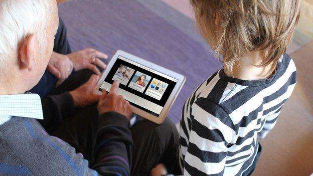 让老年人同步迈入数字时代