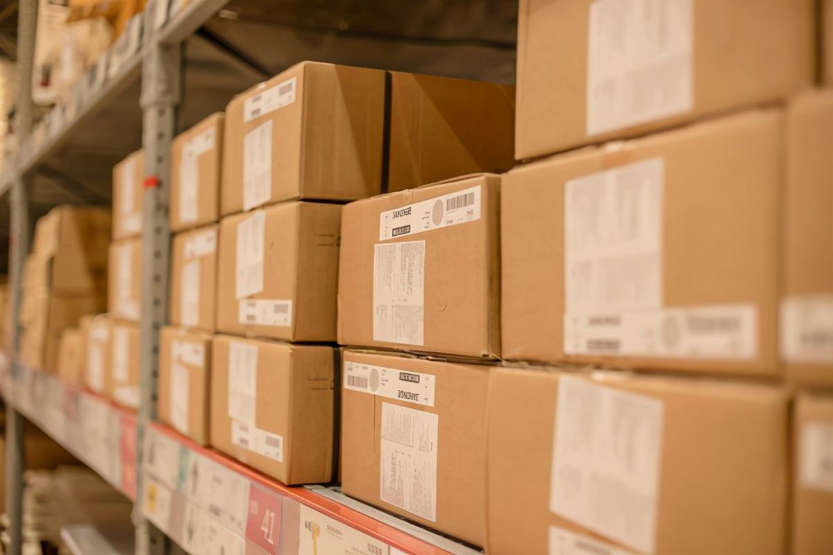 中国快递年业务量突破800亿件 连续7年居世界第一