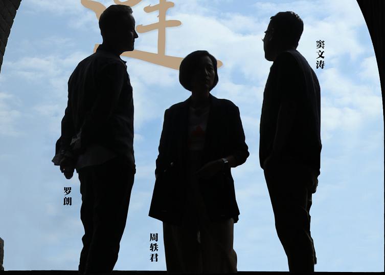 创维电视独家冠名《锵锵行天下》