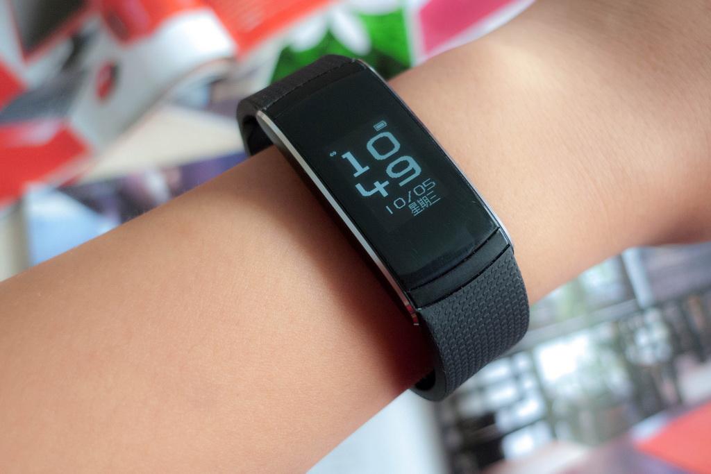 时隔四年再“造芯”，这次小米方向对了