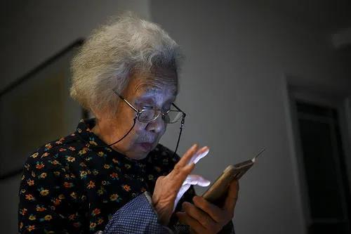 我国多措并举弥合老年人“数字鸿沟”