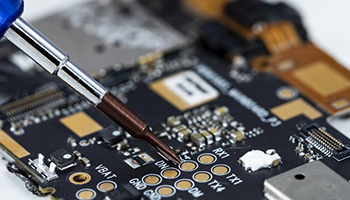 2021年Q1三星占手机存储芯片市场近一半份额