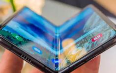 折叠屏手机热度拉动产业链需求 今年折叠屏出货量预计同比增八成