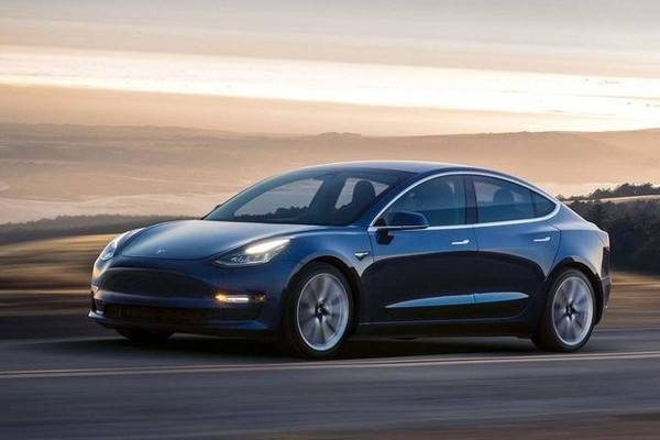 特斯拉将上线车内KTV TeslaMic无线话筒已售罄