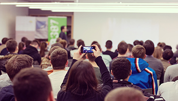 头部厂商角逐高端机，中国智能手机市场进入零和游戏