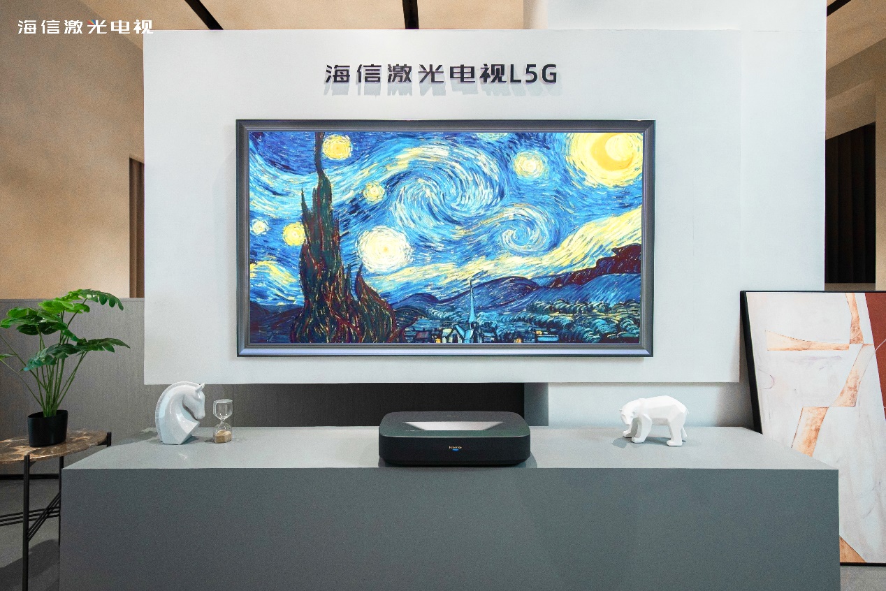 大屏机皇L5G 7999元开售，激光电视展现摩尔定律