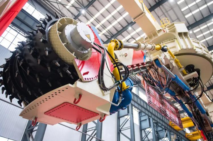 超大直径竖井掘进机“梦想号”下线