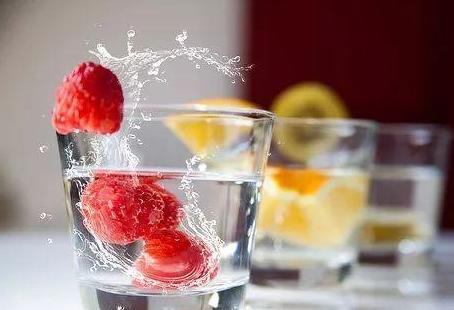 人体水周转率方程揭示 每天喝八杯水有点多