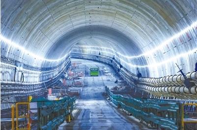 深圳首条跨海通道单线盾构贯通