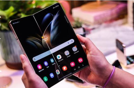 外媒：三星正在为折叠屏手机研发定制游戏
