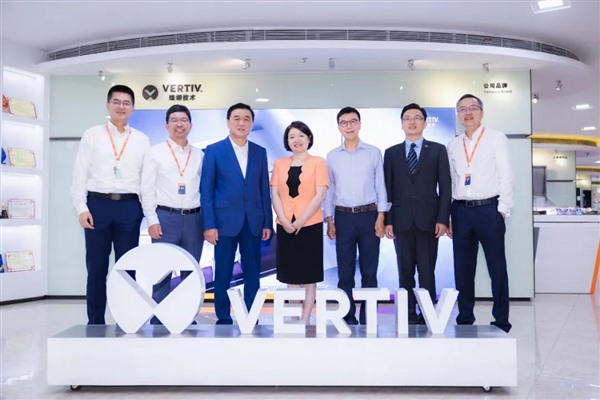 《哈佛商业评论》及“年度卓越管理奖”专家评委走进维谛技术（Vertiv）