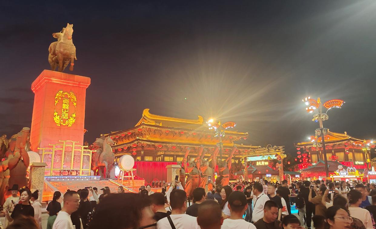 “5G+智慧旅游”让大唐不夜城科技范儿十足