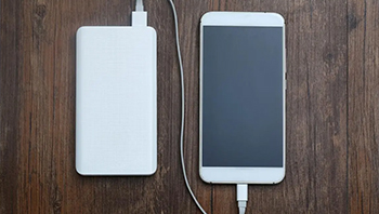 三星开启AI手机新纪元，苹果加速入局