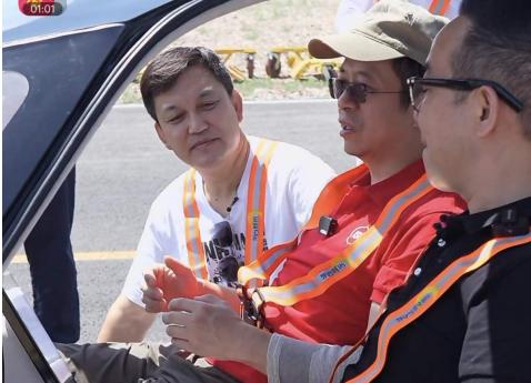 周鸿祎直播体验低空经济：智能飞行器将成为一种革命性产品