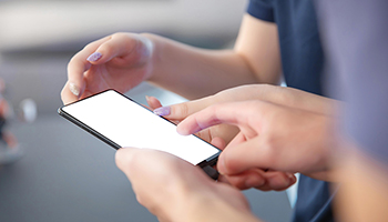 产业链景气度明显回升 有国产新款手机“一机难求”