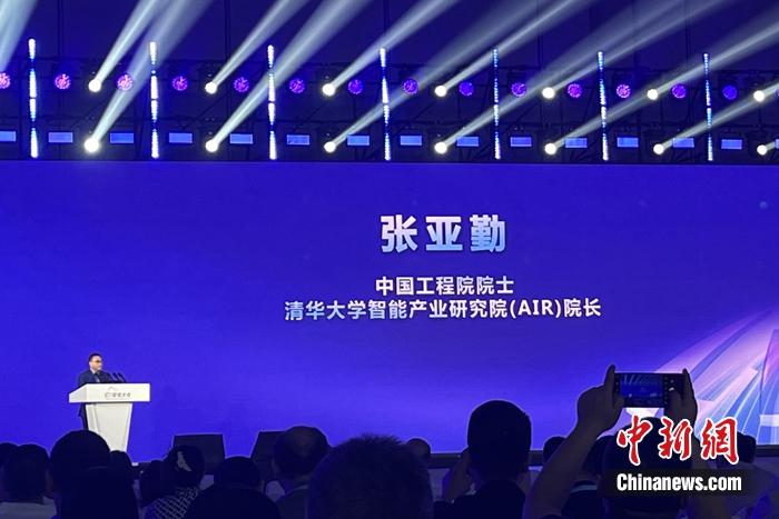 张亚勤：无人驾驶比人类驾驶安全性至少高10倍