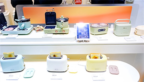 小家电市场承压，海外与线下成为未来竞争焦点