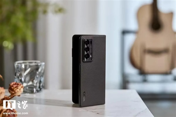 荣耀MagicOS 9.0首批公测机型获122版本升级：新增支持第三方应用通话录音、闭眼修复等功能