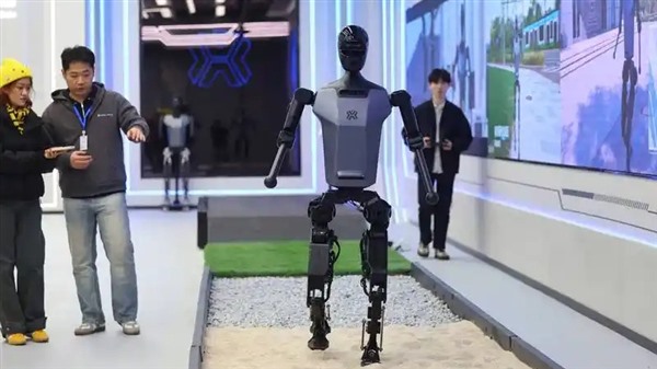 打造人形机器人产业竞争新优势