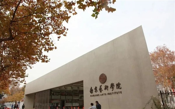 当艺术遇见AI，维谛技术（Vertiv）与南京艺术学院临摹出 “科技未来”画卷