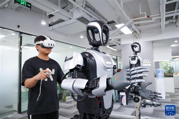 全球首个人形机器人半程马拉松赛成功举行