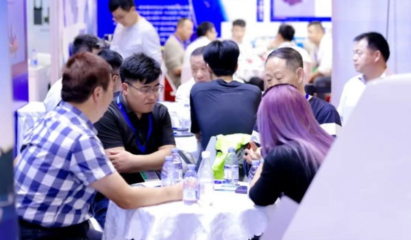 具身智能机器人领军企业齐聚上海构建产业协同新生态