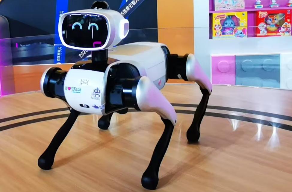 世界人形机器人运动会“百米飞人”决赛鸣枪开跑 更快更高更强