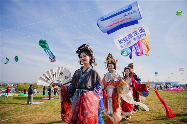 国庆出行偶遇“长虹空调”：用陪伴感玩出旅程新回忆