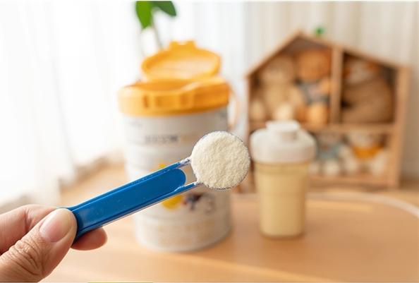 宝宝胀气、吐奶、不长肉？关于哪种奶粉好消化好吸收，我是这样选奶的