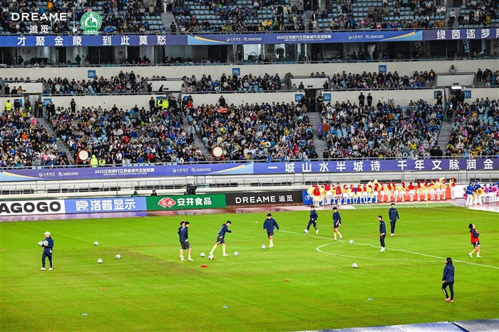 6万人见证！苏超半决赛首战，追觅吸尘器“双旗舰”引爆绿茵场