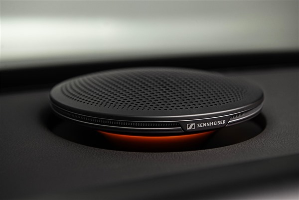 六成全球专利领跑！人工智能激活数字经济新引擎