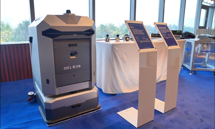 智慧物流 “一站”链接 新松亮相2025 CeMAT ASIA亚洲国际物流展