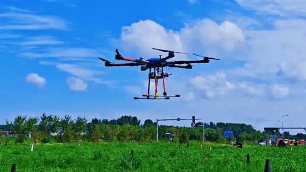 人工智能新能源等技术迅速发展 无人机“飞向”千行百业